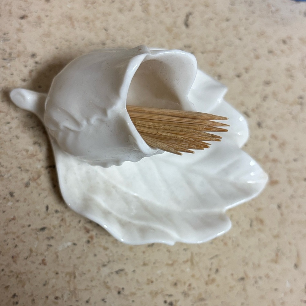 Cream Leaf-Shaped Ceramic toothpick holder